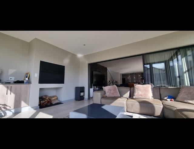 4 BEDROOM HOUSE FOR SALE IN MIDSTREAM MEADOWS